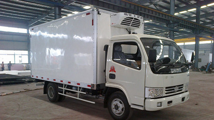 東風小型冷藏車廠家1.5噸冷藏車價格分析